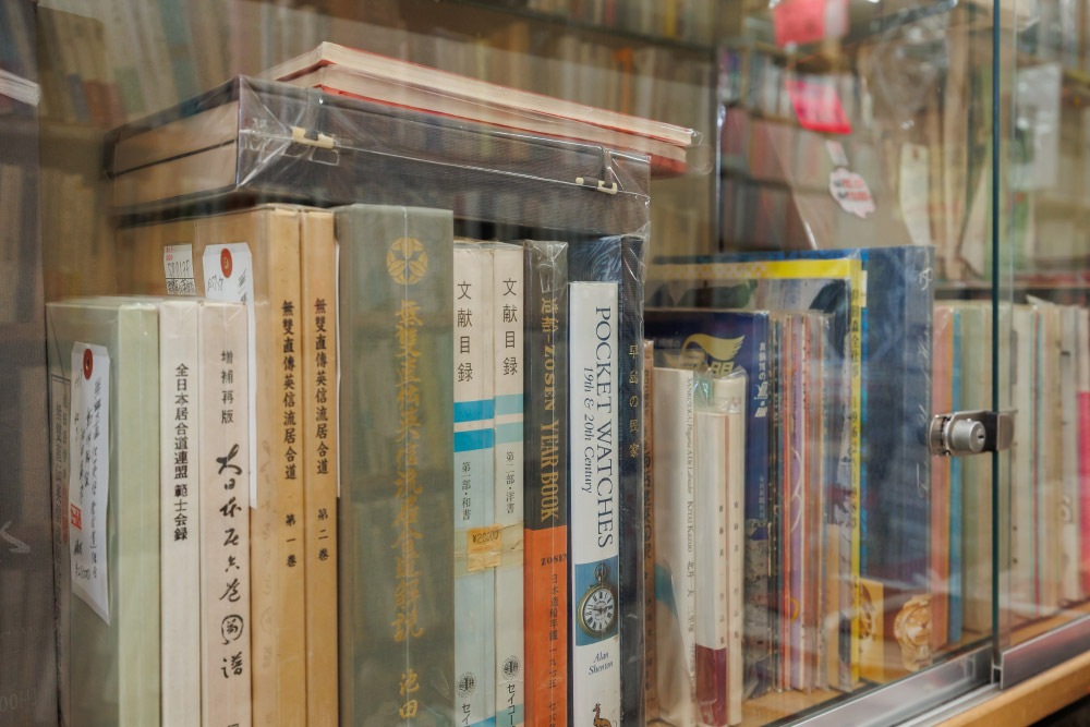 大学教授も訪れる、充実した専門書のラインナップ
